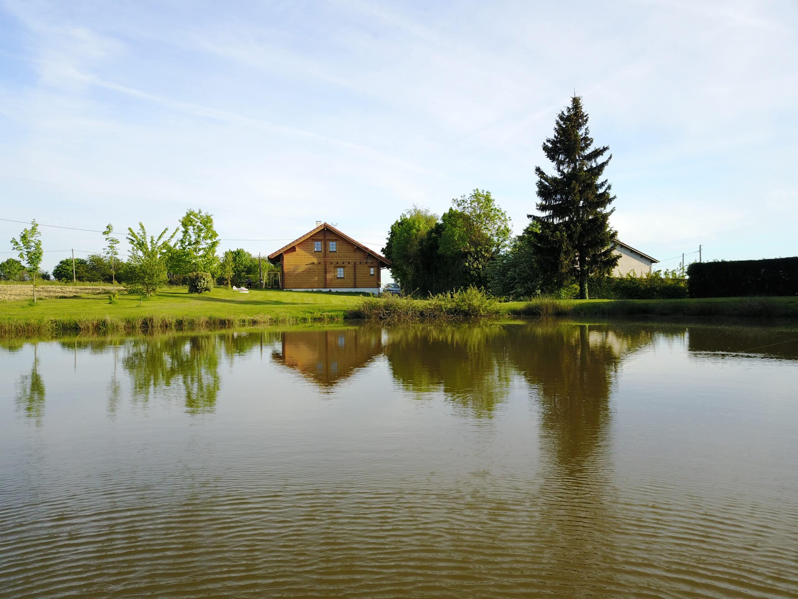 Chalet finlandais pour les amoureux de la nature avec étang privé 
