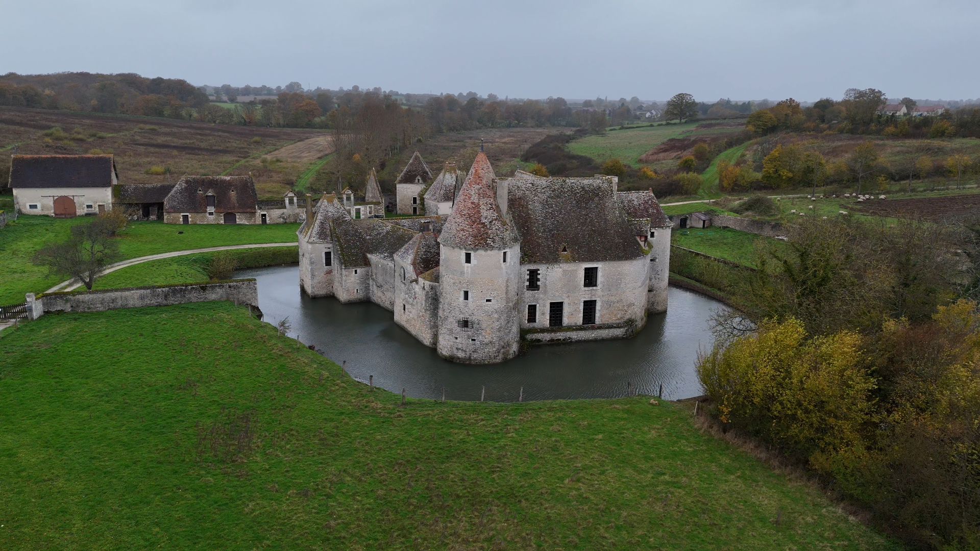 Journée pêche dans les douves d’un château 