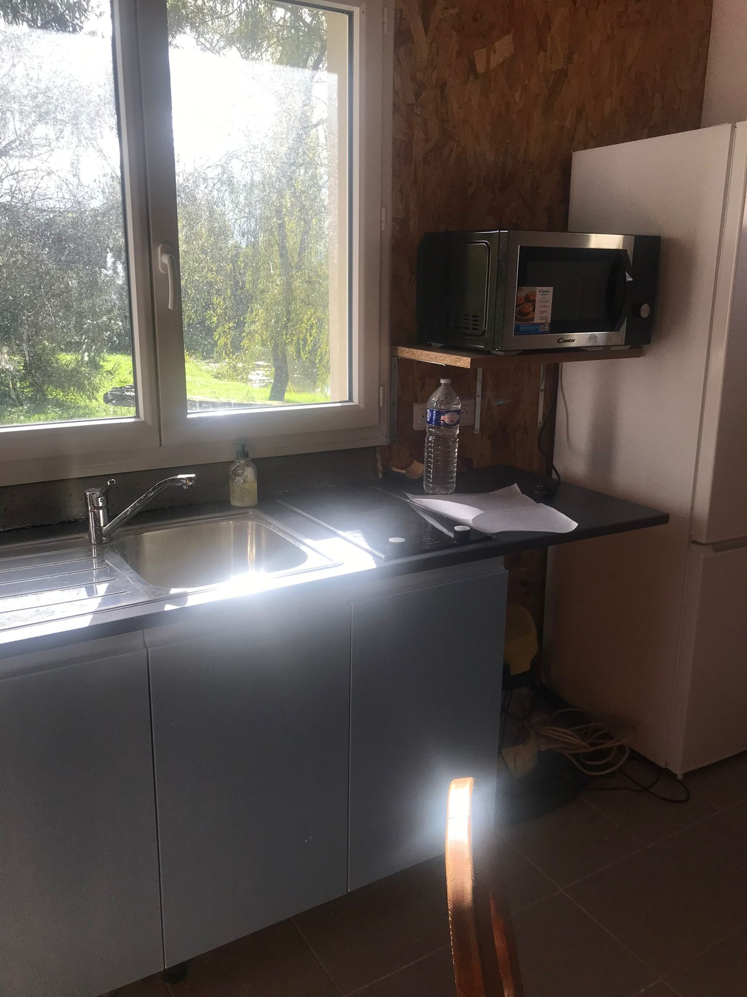 Petite maisonnette toute rénovée avec étang privé 
