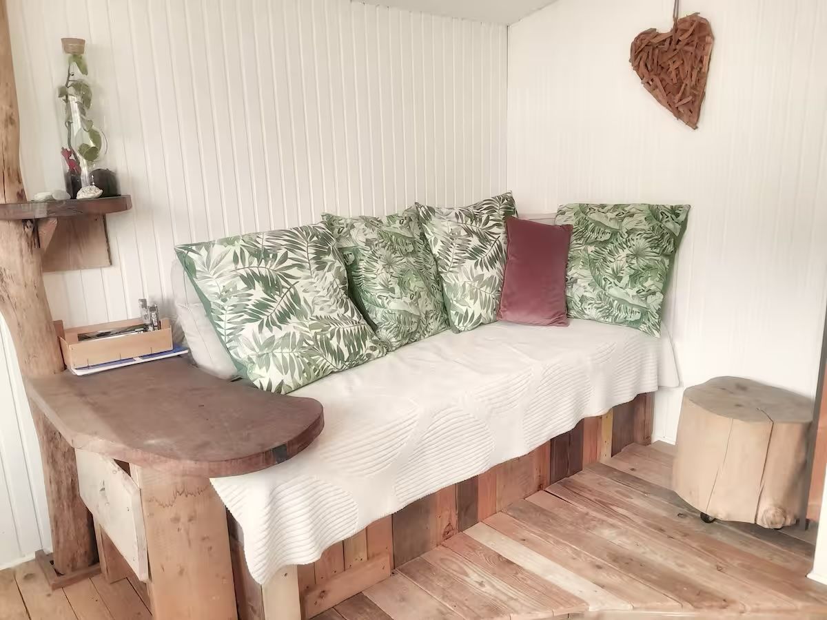 Le Crusoé :  chambre d’hôte avec cuisine tout confort au bord d’un étang de 1ha 