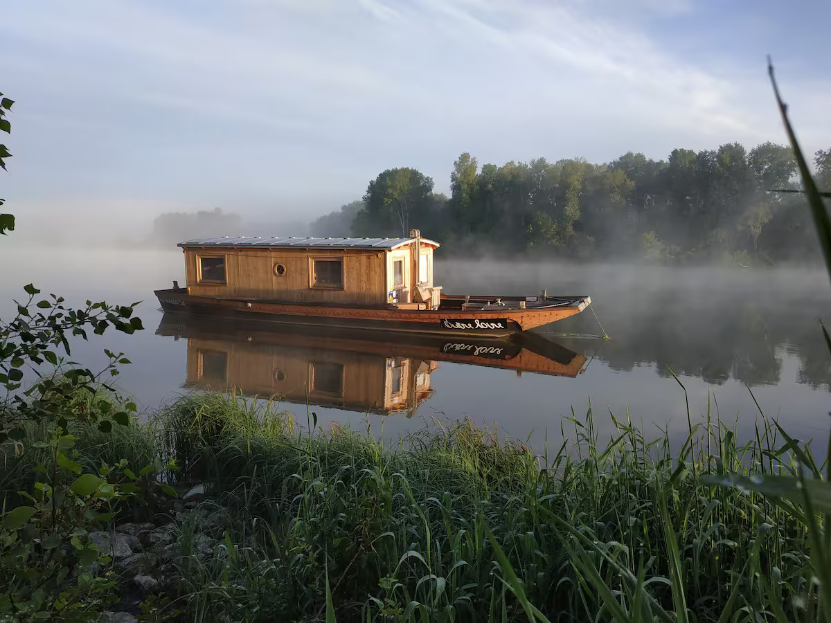 Toue cabanée traditionnelle à 5 mn de Chambord 