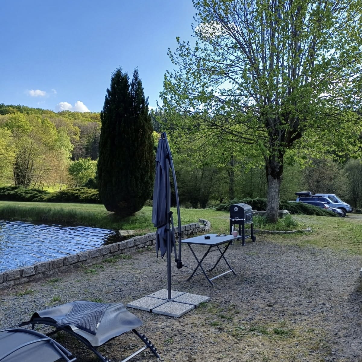 Maison tout équipée avec étang privé en Auvergne-Rhône-Alpes 