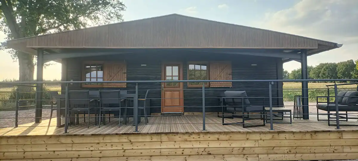 Etang de 3.5 Ha avec chalet 6 couchages dans une propriété de 10 Ha 