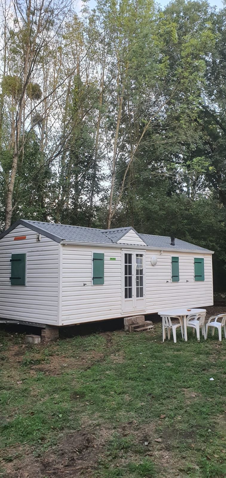 Etang de 6ha avec son mobil home 