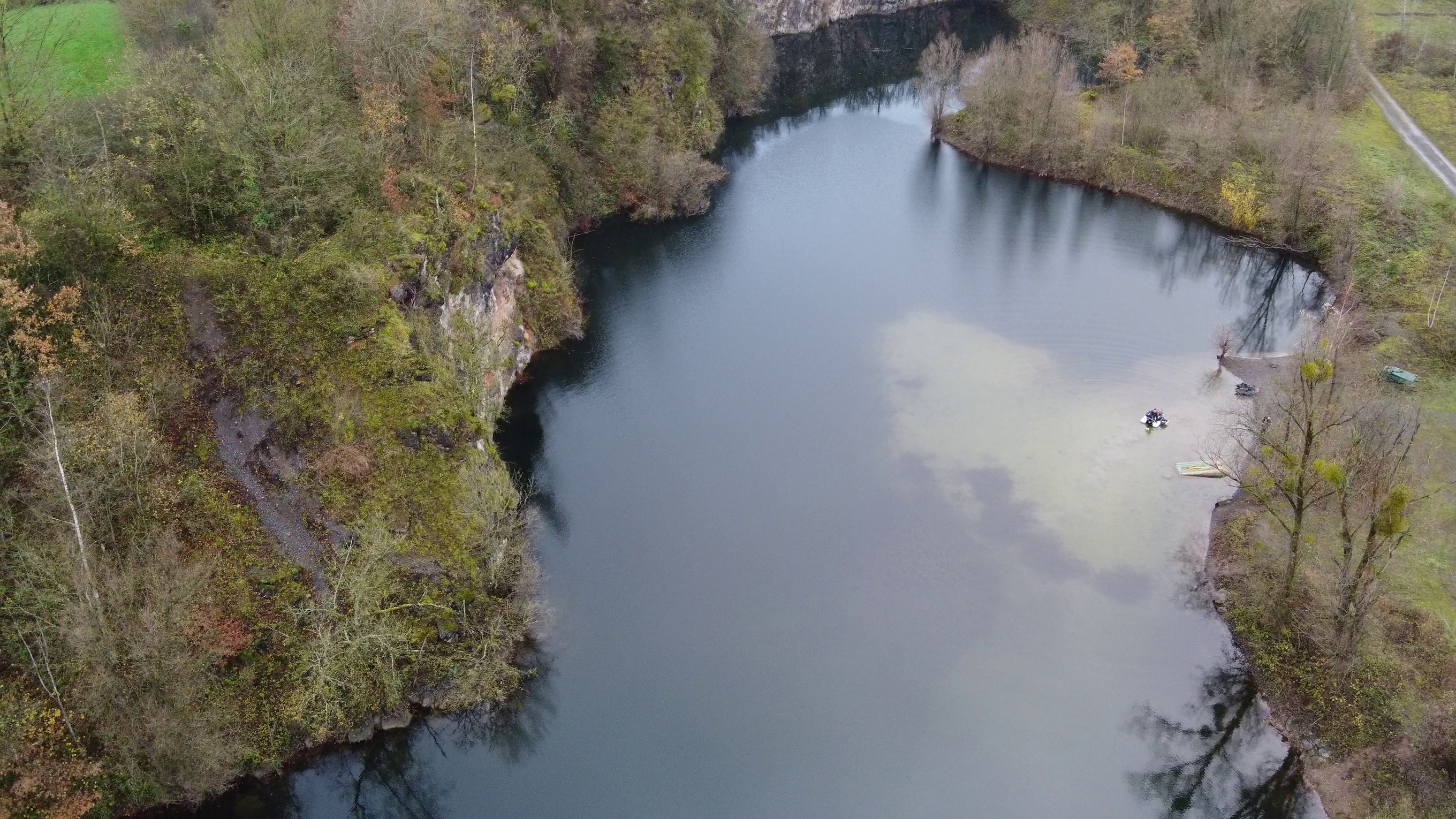 Etang en gravière de 2.5ha avec 12m de profondeur 
