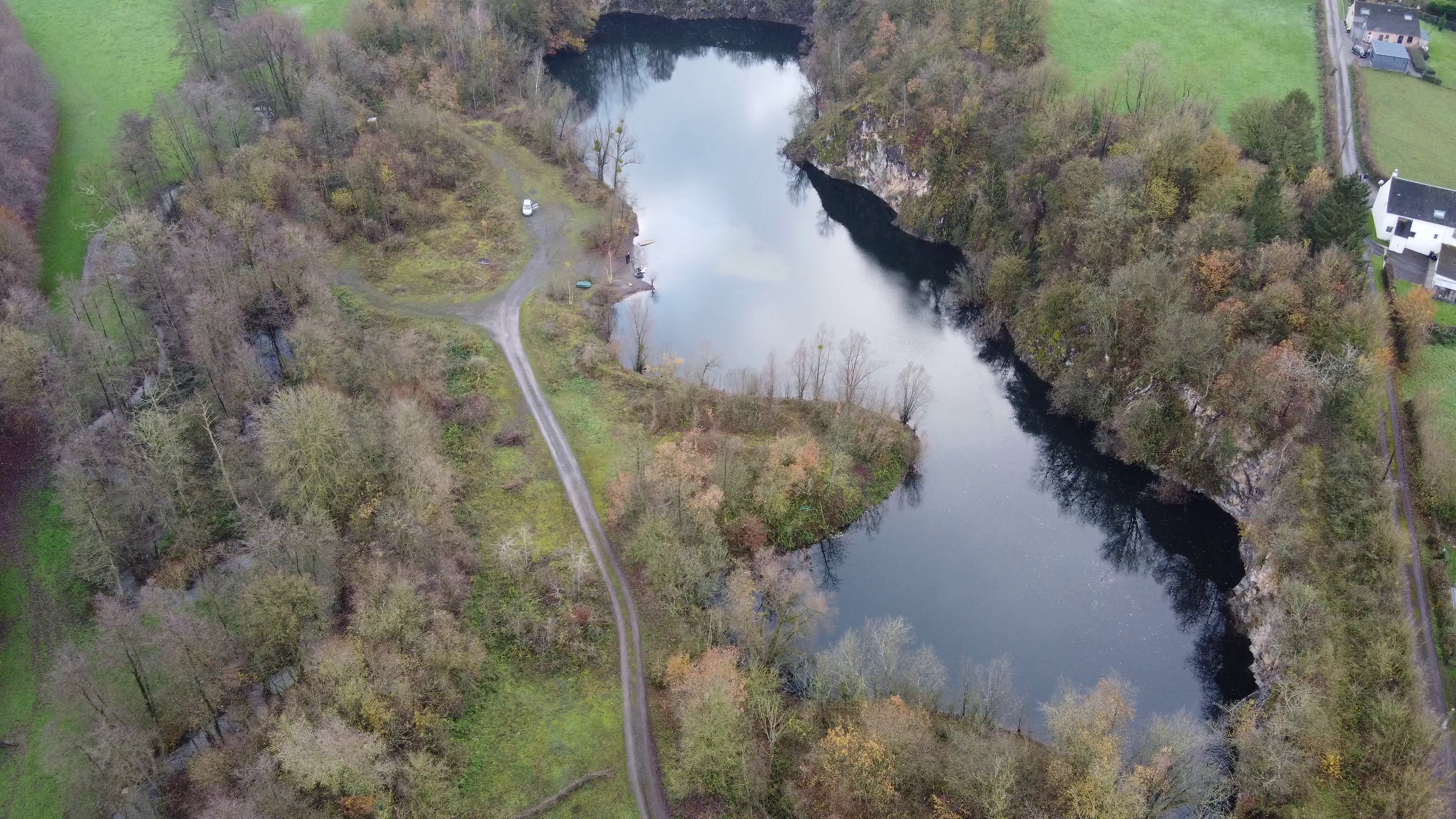 Etang en gravière de 2.5ha avec 12m de profondeur 