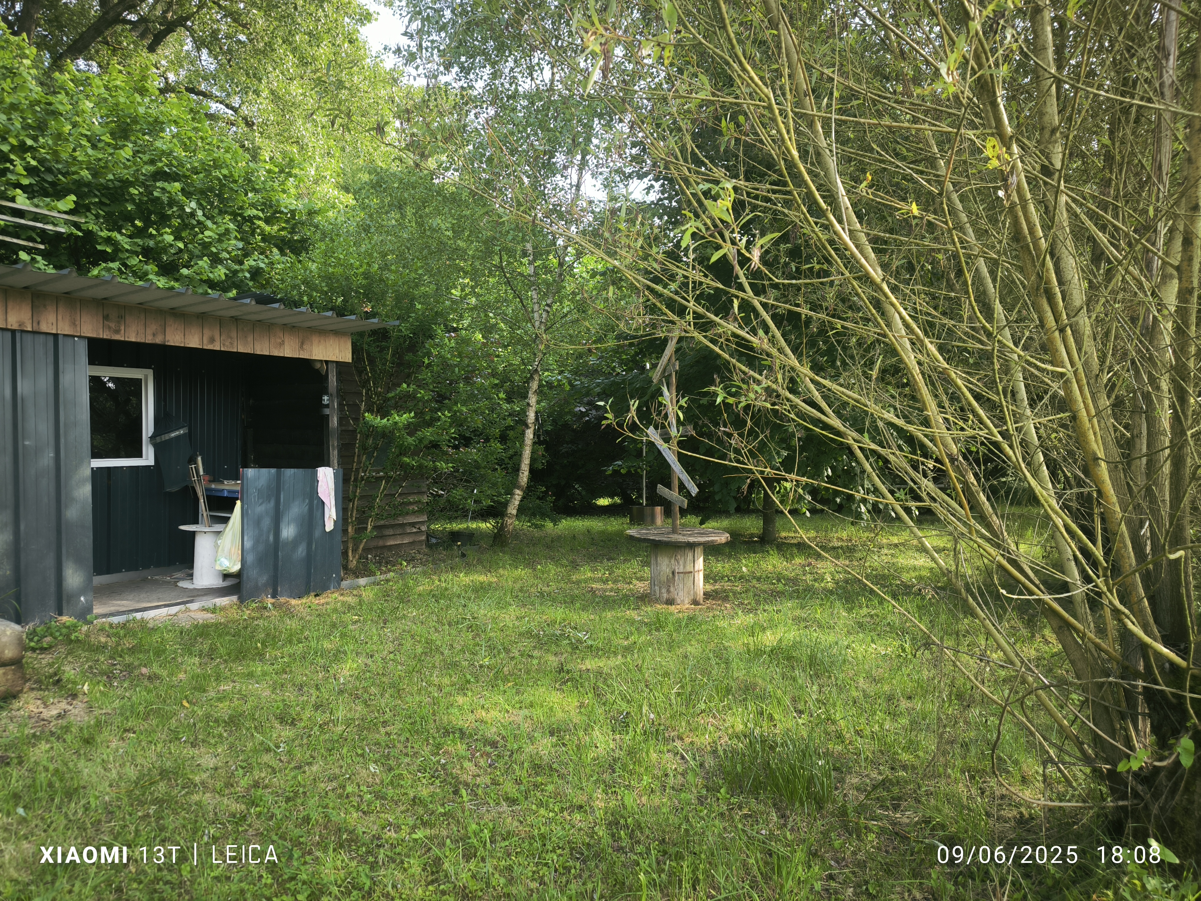 Terrain de loisirs avec etang