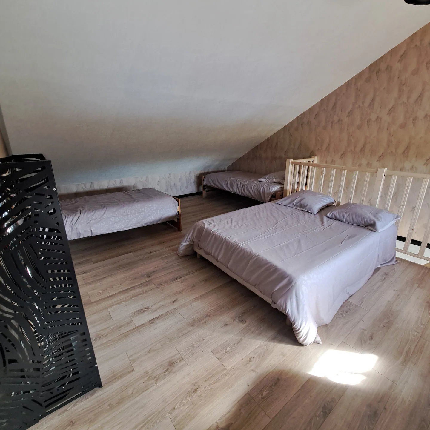 Gîte et son étang à côté des chevaux 
