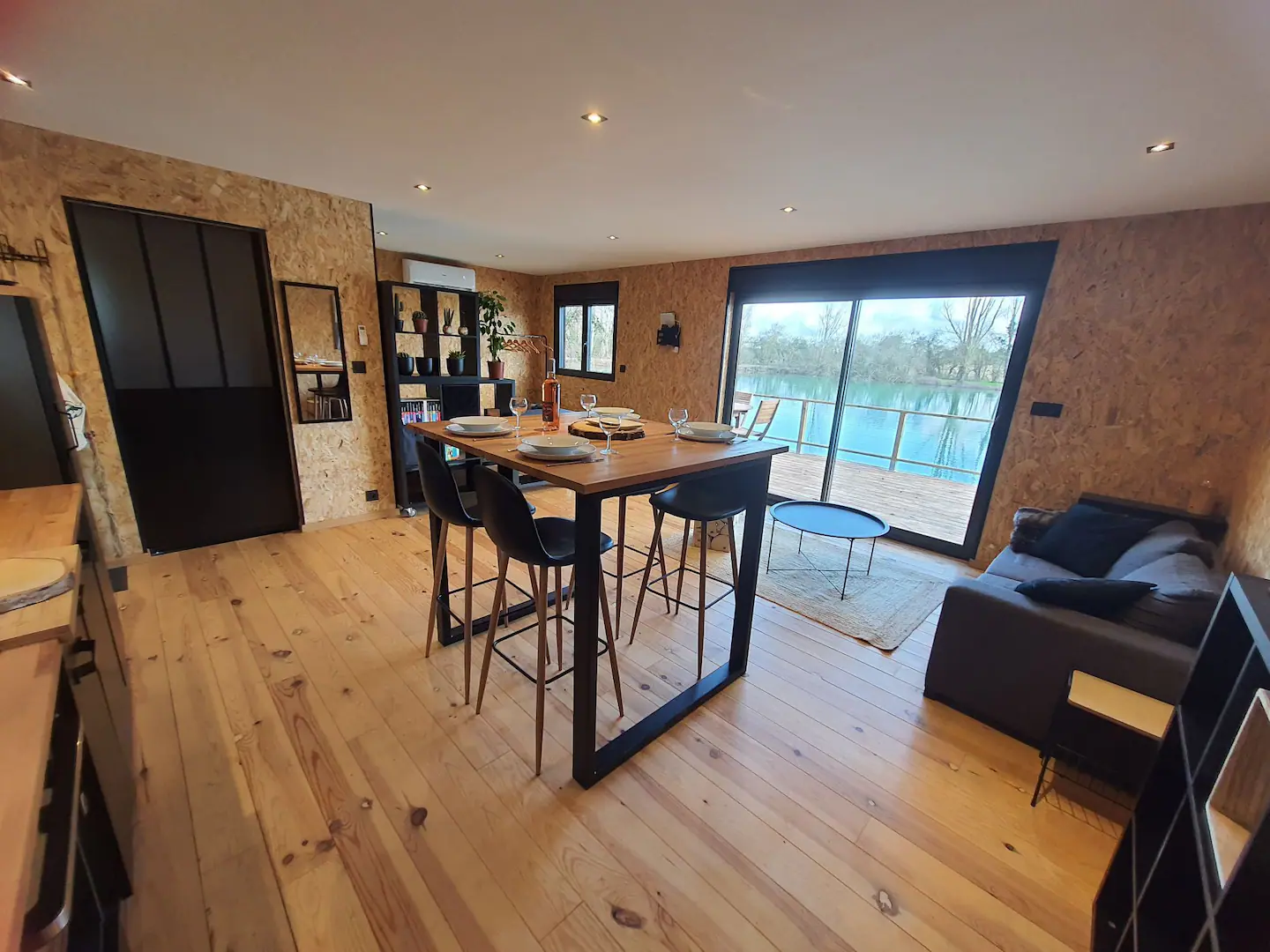Chalet studio les pieds dans l'eau 
