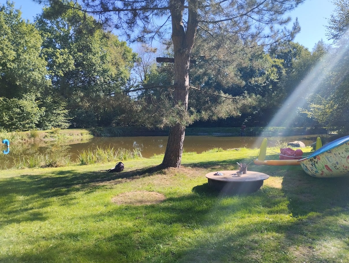 Petit étang pour camper en Bretagne 